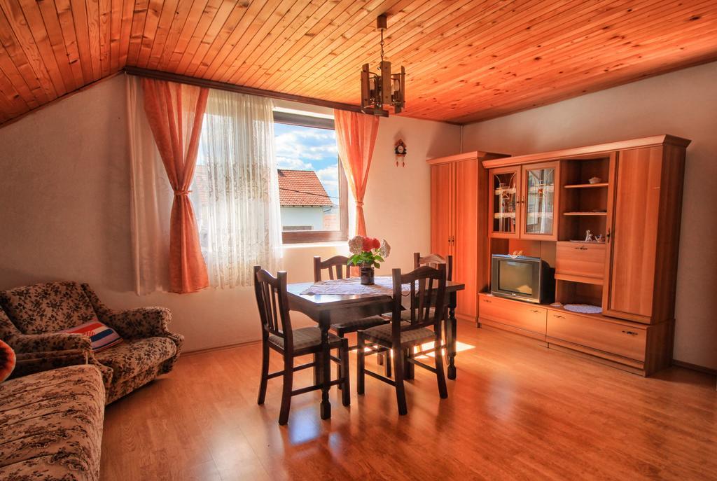 Apartman Josipa Dreznik Grad ภายนอก รูปภาพ